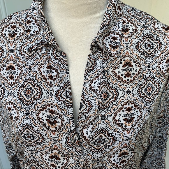 PRIMARK. Slip on Shirt. 3/4 Sleeves. Abstract design. 100% Viscose. Size… - Picture 2 of 9